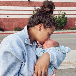 Meet your Posher, Alexis